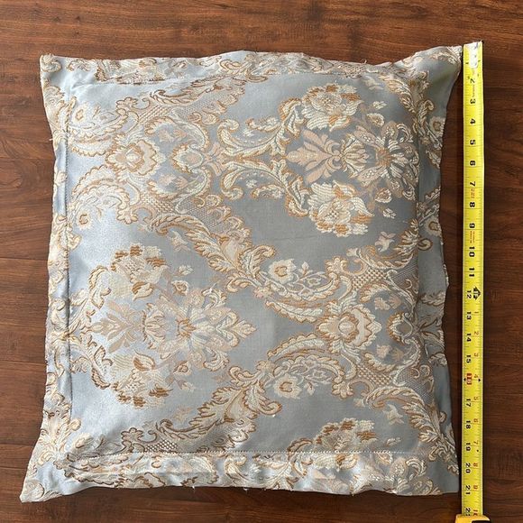 ⭐️3/$15 set of pillows - Picture 5 of 5